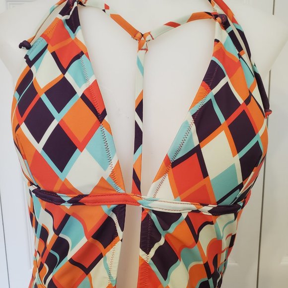 Cupshe One-Piece Geometric Design Plunge Front - Picture 3 of 5